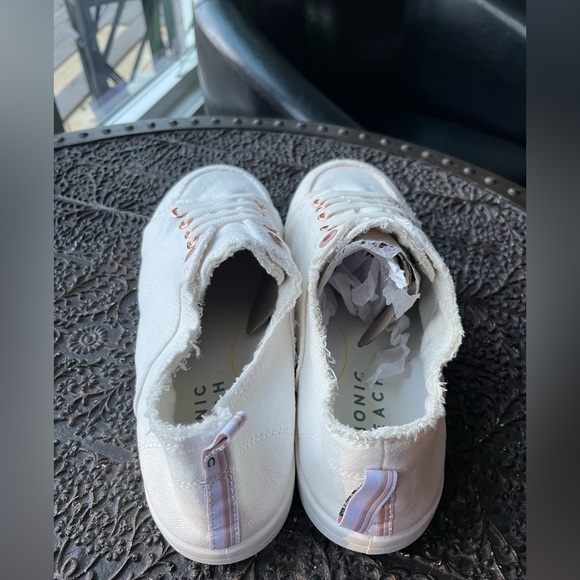 ✨VIONIC BEACH PISMO CASUAL SNEAKERS CREAM CANVAS 9 W WIDE - Picture 9 of 11